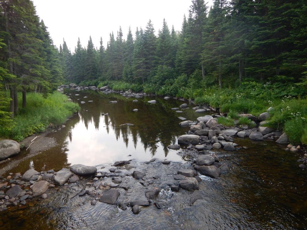 Aux Tipis De La Riviere Sauvage Villa Saint Romain Buitenkant foto