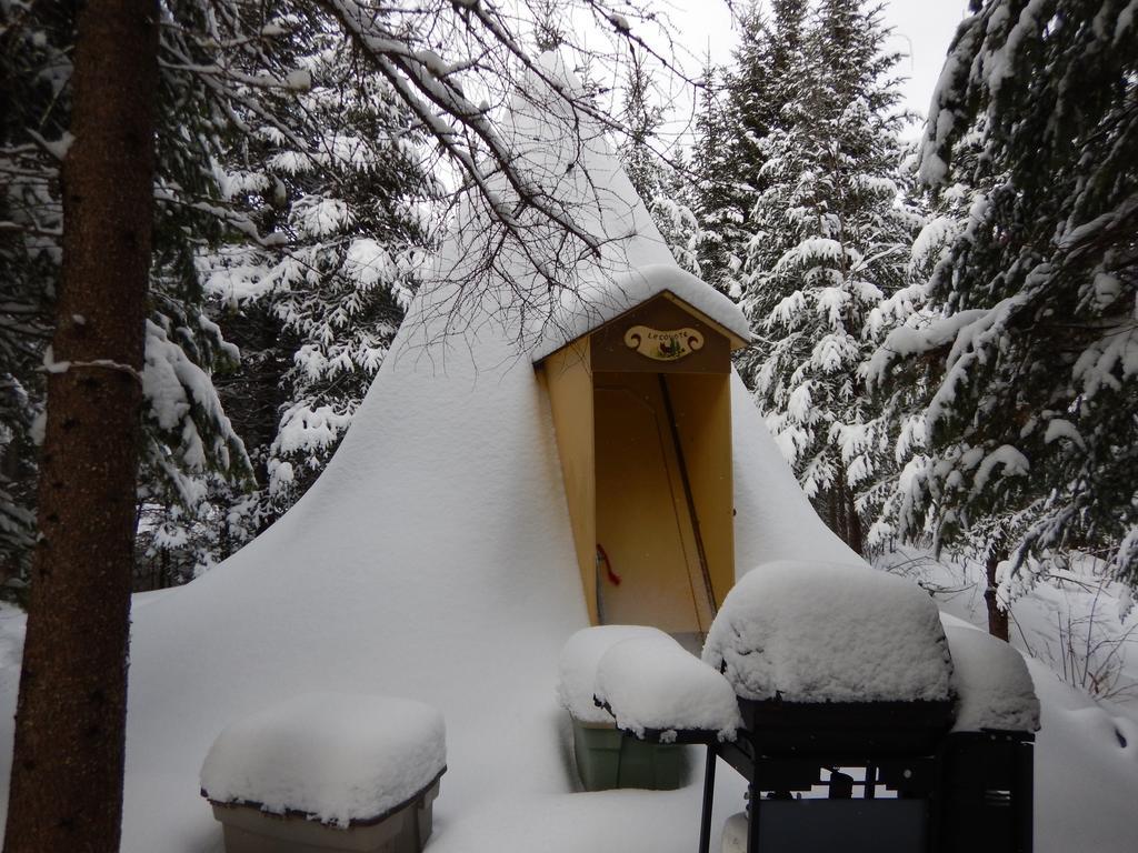 Aux Tipis De La Riviere Sauvage Villa Saint Romain Buitenkant foto