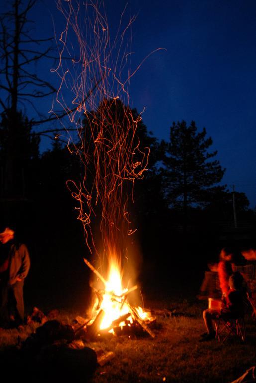 Aux Tipis De La Riviere Sauvage Villa Saint Romain Buitenkant foto
