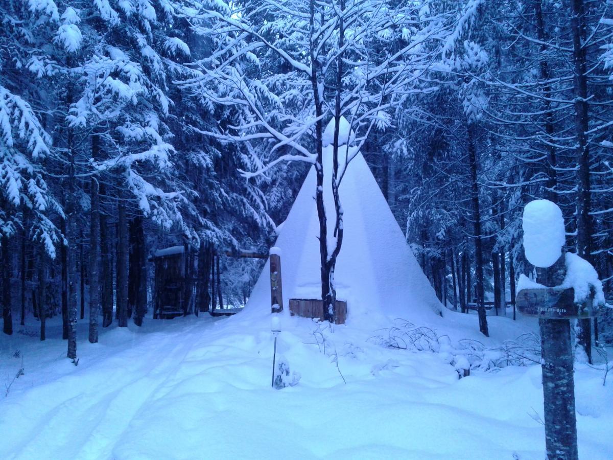 Aux Tipis De La Riviere Sauvage Villa Saint Romain Buitenkant foto