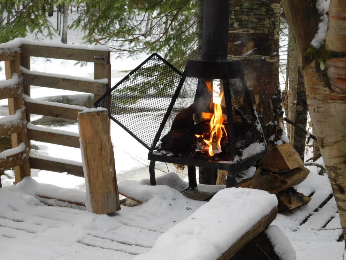 Aux Tipis De La Riviere Sauvage Villa Saint Romain Buitenkant foto